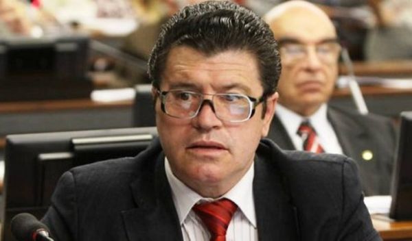 Victório Galli classifica PL de Jean Wyllys como "aberração" e é desmentido