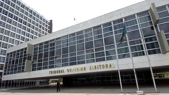 Tribunal Superior Eleitoral (TSE) espera concluir apurações até às 22h  