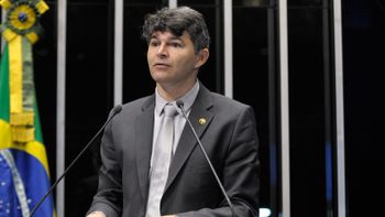 Medeiros defende professores e diz que quando não apanham de alunos, apanham da polícia