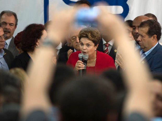 Oposição usar programas do PT é 'oportunismo deslavado', diz Dilma