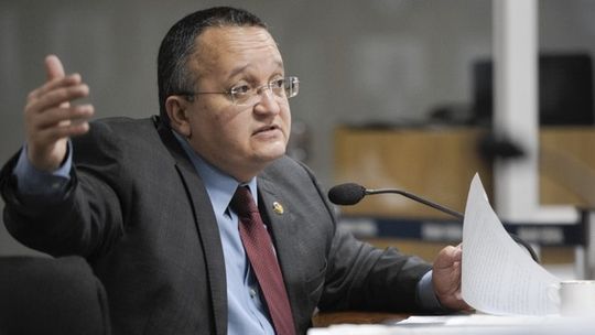 Taques critica gestão da Petrobras e cobra explicações sobre outros prejuízos causados ao país