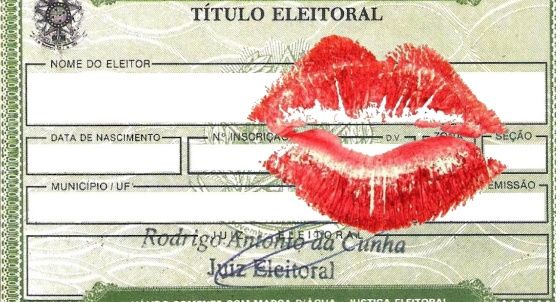 Maioria entre eleitores, mulheres continuam tendo dificuldades para sustentar candidaturas