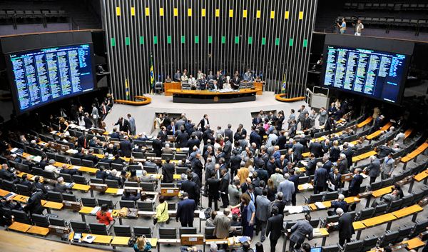 Senado aprovou PEC que eleva repasse de impostos a municípios 