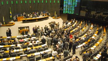 Ong decide fazer ‘tefefonaço’ contra o pagamento de benefícios as esposas de deputados