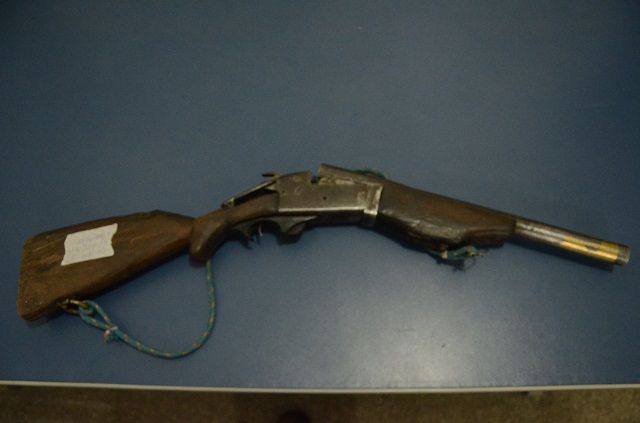 Vigia é preso armado com espingarda ‘Calibre 12’ de cano serrado na Vila Canaã