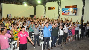 Ananias Filho (PR) se reúne com militância no barracão da campanha