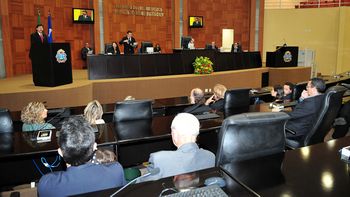 Deputados estaduais aprovam projeto que permite reeleição da Mesa Diretora da AL-MT