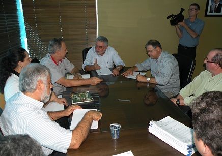 Prefeito recebe representantes da Acir e CDL