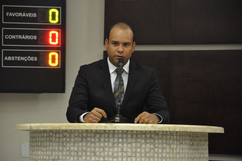 Thiago Muniz vai à Câmara e diz que não tem vaidade de ocupar cargos na Mesa Diretora