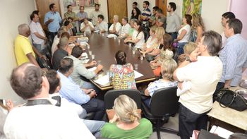 Vereadores e populares se reunem para discutir Verba Indenizatória