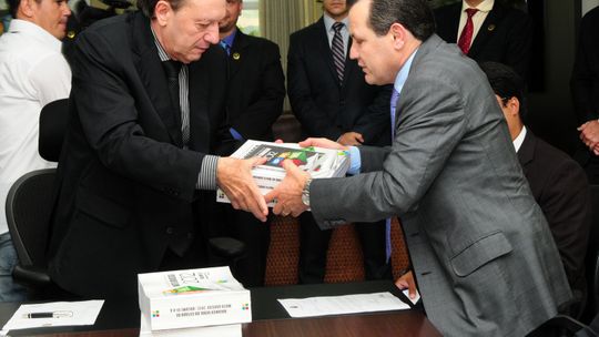 TCE-MT recebe prestação de contas do Governo do Estado em 2012