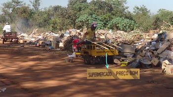 Porcalhões: Até supermercado é flagrado jogando lixo em ruas de Rondonópolis