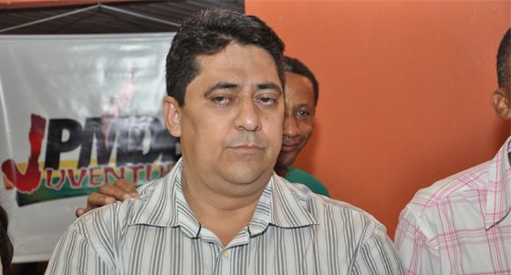 Prefeito 'esquece' de ex-aliado e causa constrangimento em confraternização do PSL