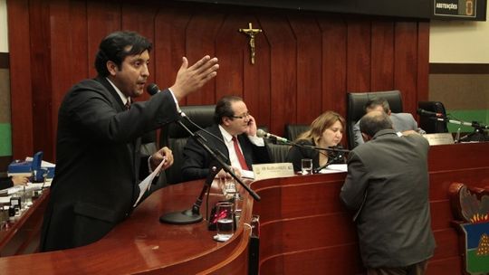 Ministério Público questiona salários de vereadores de Cuiabá
