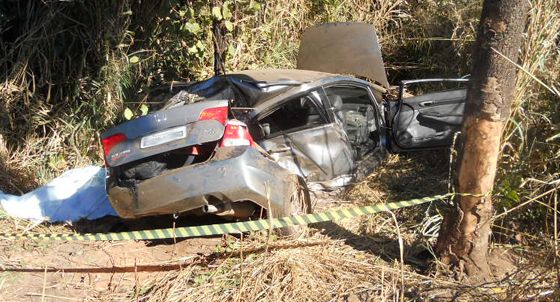 Cabeleireira sofre acidente na estrada e perde único filho 