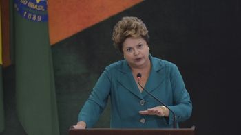 Aprovação ao Governo volta a crescer e Dilma venceria eleição em 2014, diz pesquisa