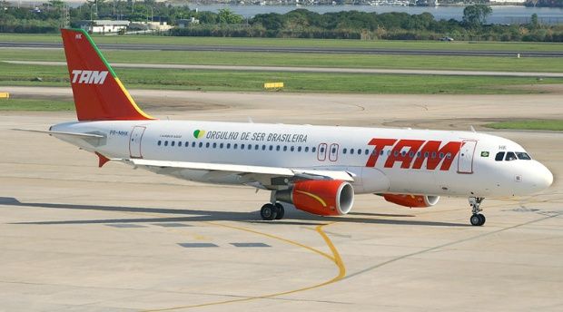 Discriminação: Brasileiros pagam até 400% mais caro por passagens em voos da TAM no país