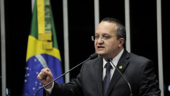 Hipocrisia: Taques quer obrigar prefeituras a multar cidadão que joga lixo na rua