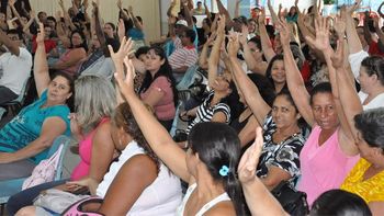 Servidores municipais da educação aprovam indicativo de greve