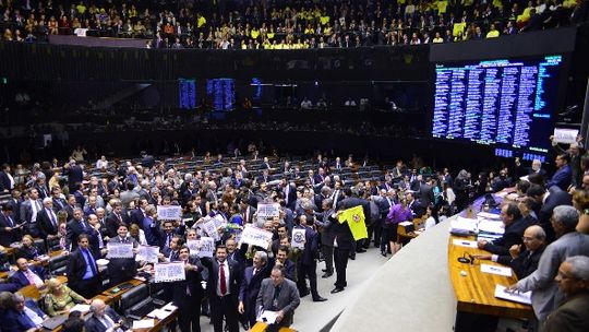 Eliene foi o único mato-grossense a favor da PEC-37; Bezerra e Homero se ausentaram, Henry não votou