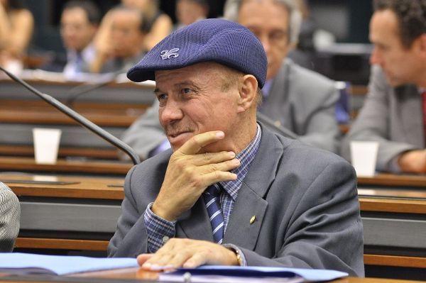 Câmara oficializa aposentadoria de Homero com vencimento integral; Ságuas tem 30 dias para assumir
