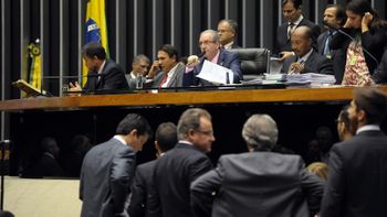 Mais de 50 deputados do PT votam em proposta contrária aos interesses do governo