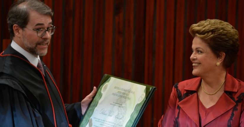 Durante cerimônia de diplomação Dilma promete 'fechar portas' da corrupção