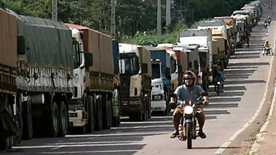 'Bloqueios' diários causados por obras na BR-364 continuam... E omissão também.