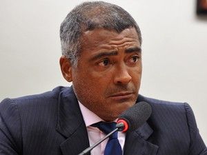 Lindbergh anuncia apoio do PT à candidatura de Romário ao Senado