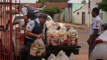 PMs arrecadam cestas básicas para doar à famílias carentes no aniversário da cidade