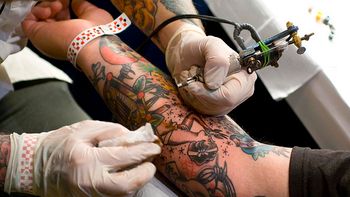 Anvisa suspende venda e determina apreensão de tinta para tatuagem