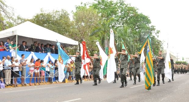 Desfile de 7 de Setembro reúne mais de 20 mil pessoas em Rondonópolis