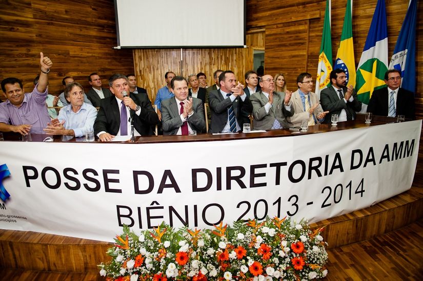 Nova diretoria da Associação Mato-grossense dos Municípios toma posse em Cuiabá