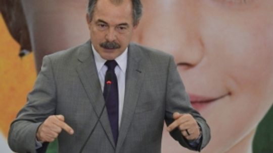 Mercadante retoma previsão de R$ 112 bilhões para saúde e educação em dez anos