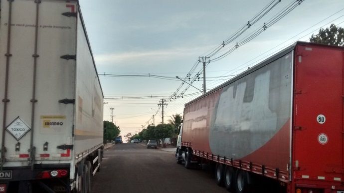Caminhões são presos no MS transportando ilegalmente agrotóxico para Cuiabá