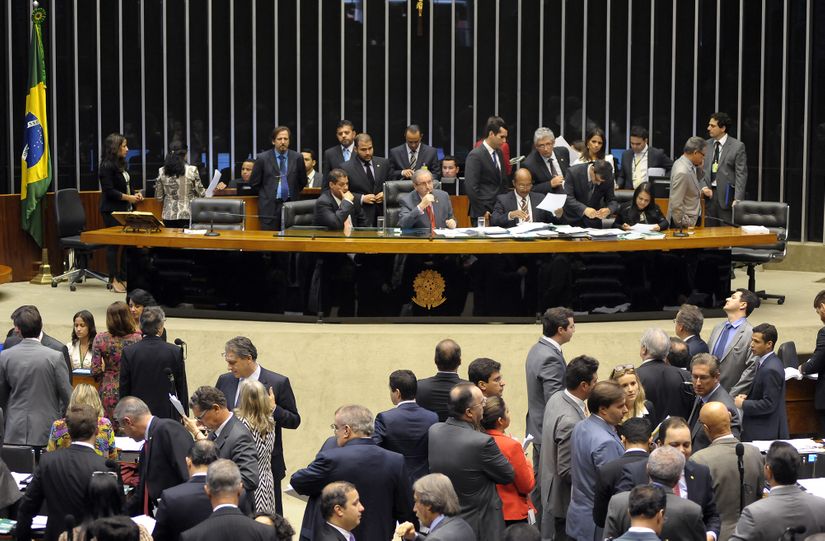 Propostas de reforma política são aprovadas na Câmara dos Deputados