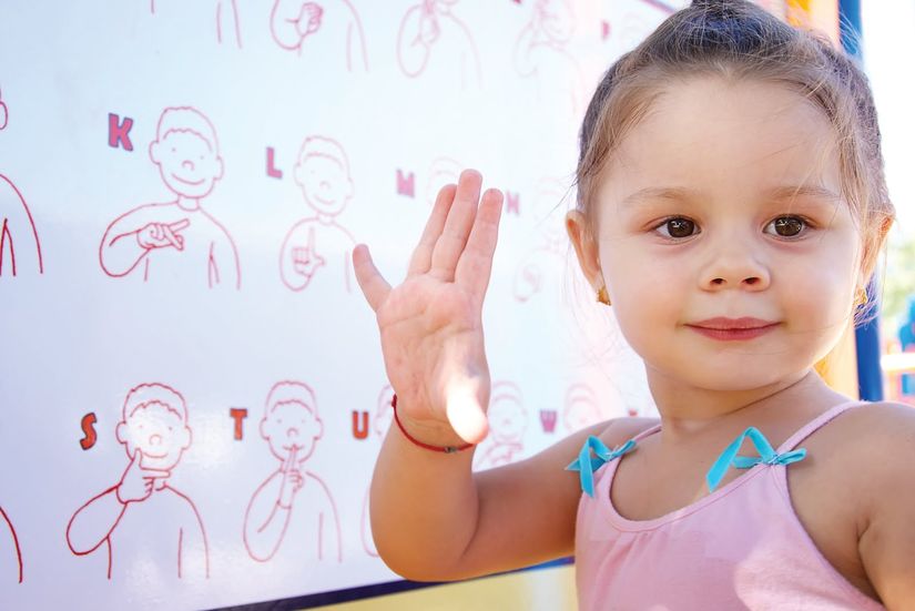 Vereador propõe ensino da linguagem dos sinais para alunos da rede municipal