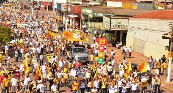 Com pedidos de Paz, Percival e Rogério lideram a maior caminhada da história de Rondonópolis