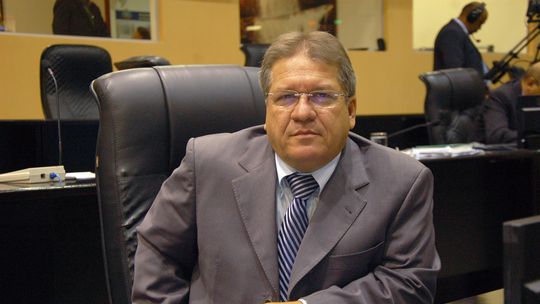 Prefeito de Várzea Grande, Walace Guimarães, exonera 450 servidores