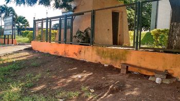 Pacientes do Centro de Recuperação Nilmo Junior sofrem com “banquinho” em ponto de ônibus 