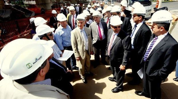 Ministro do TCU visita obras, constata atrasos, mas diz que não veio a MT para fazer cobranças