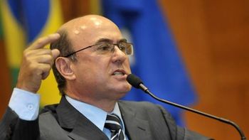 Afastamento da presidência não diminui poder de Riva na Assembléia Legislativa