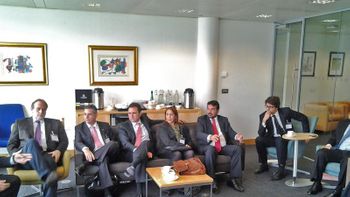 Parceria entre Governo e Banco Investec é firmada em Londres