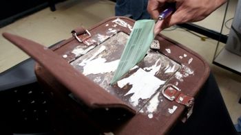 TSE diz que por conta de cortes no orçamento, voto de papel volta em 2016