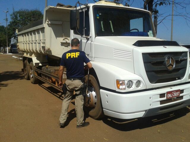 PRF recupera caminhão horas após ser roubado