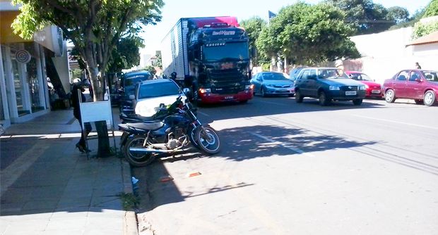 Vereadores aprovaram criação de comissão para discutir problemas com caminhões e carretas na cidade