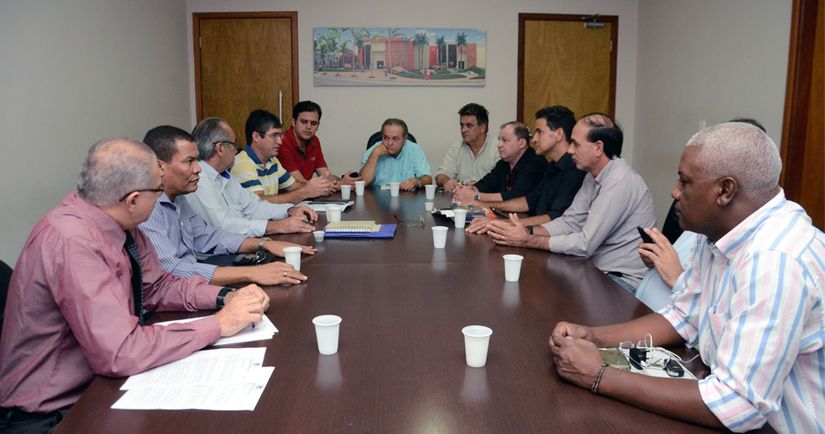 Vereadores se reúnem com representantes de sindicato e empresa de transporte para discutir concessão