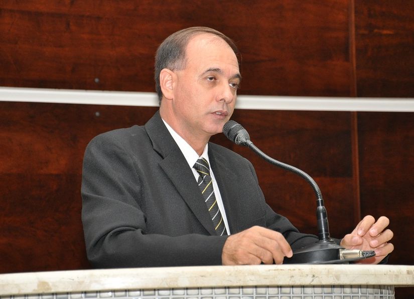 Vereador apresenta projeto que quer isentar igrejas de pagarem água e esgoto
