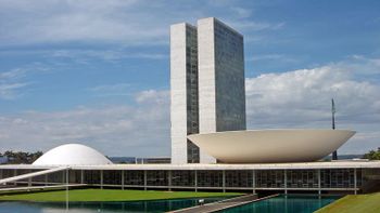 Análise de vetos e polêmica do superavit estão na pauta de votações