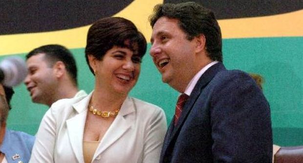 Garotinho e a mulher são denunciados por esquema no Rio de Janeiro